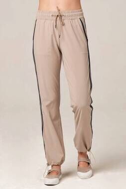 NEW 925 FIT vacation mode jogger in beige
